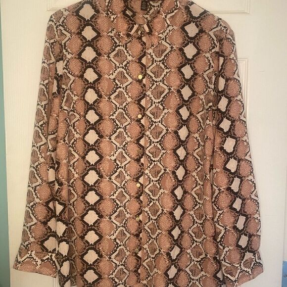 Jones New York Pastel Snake Pattern Button Down High Low Blouse - Picture 2 of 13